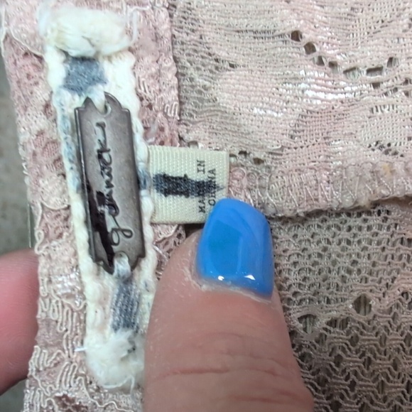 Gimmick Lace Top. - Picture 10 of 10